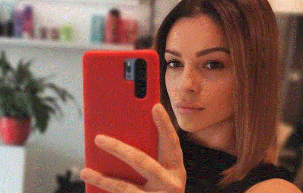 <span style='color:red;'><b>JELENA KOSTOV</b></span> O PORODICI I USKRSU: 'Sa rođenjem sina sve je dobilo drugi smisao'! 

